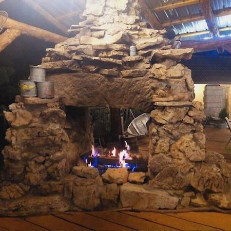 Stonegate Lodge Bed, Wifi, 50In Roku Tv, Salt Water Pool Room #109 Eureka Springs Bagian luar foto