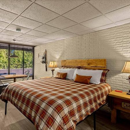 Stonegate Lodge Bed, Wifi, 50In Roku Tv, Salt Water Pool Room #109 Eureka Springs Bagian luar foto