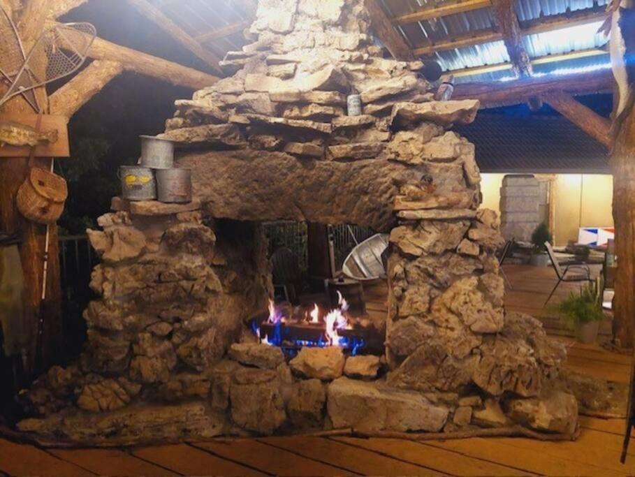 Stonegate Lodge Bed, Wifi, 50In Roku Tv, Salt Water Pool Room #109 Eureka Springs Bagian luar foto