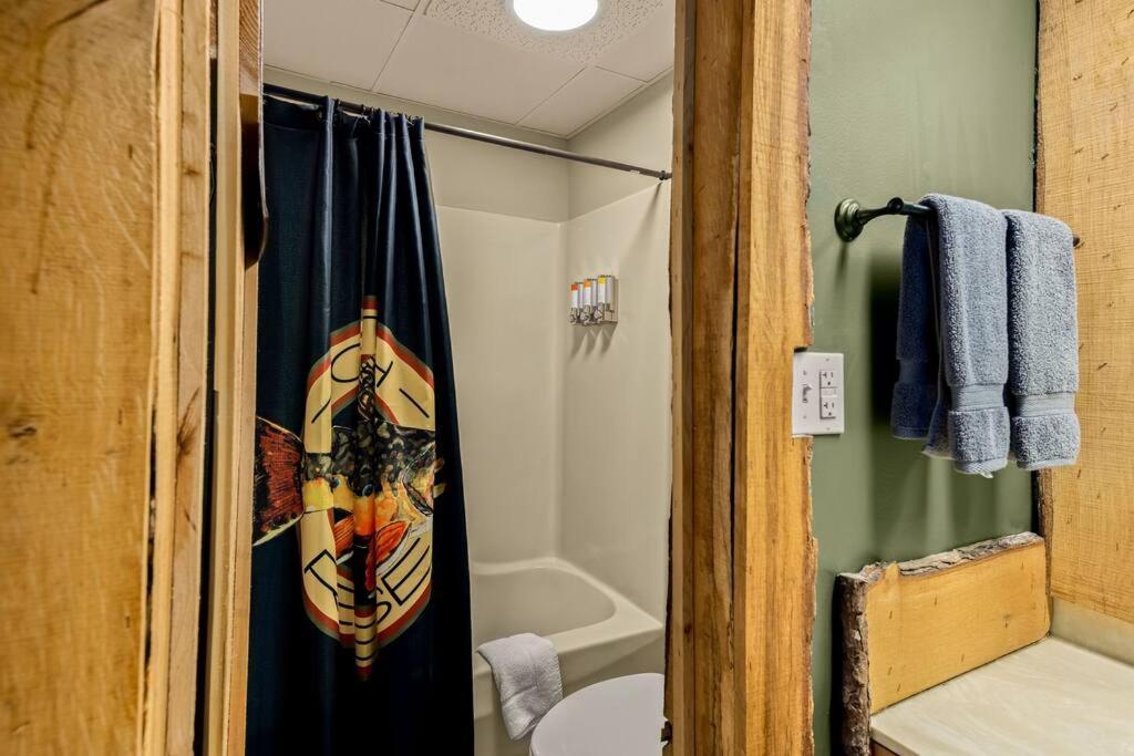 Stonegate Lodge Bed, Wifi, 50In Roku Tv, Salt Water Pool Room #109 Eureka Springs Bagian luar foto