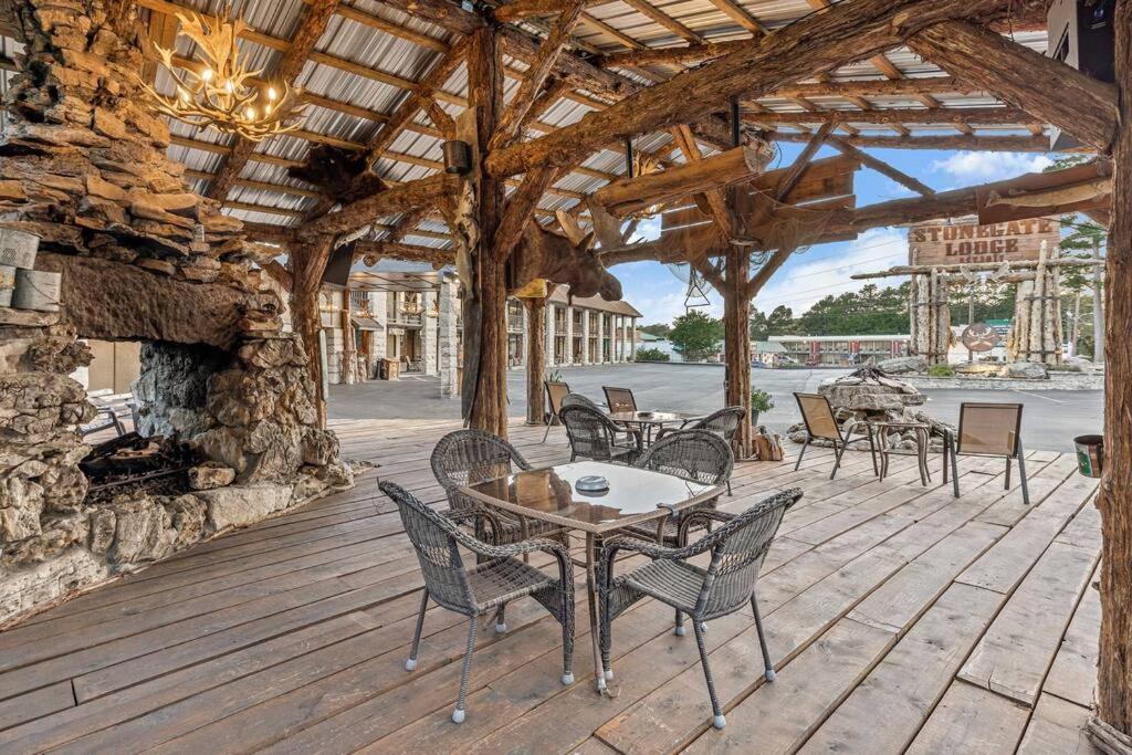 Stonegate Lodge Bed, Wifi, 50In Roku Tv, Salt Water Pool Room #109 Eureka Springs Bagian luar foto